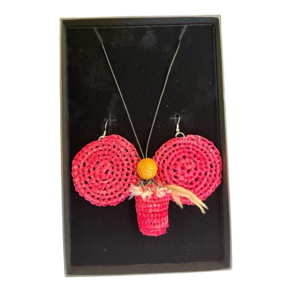 Red Earth Wind – Handwoven raffia and feather jewellery set by Gomeroi artist Debbie Wood, rich in story and spirit.